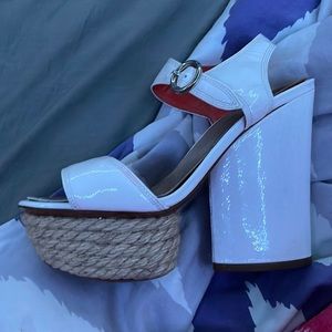 White open toe heels with leather lined on the top vero couio